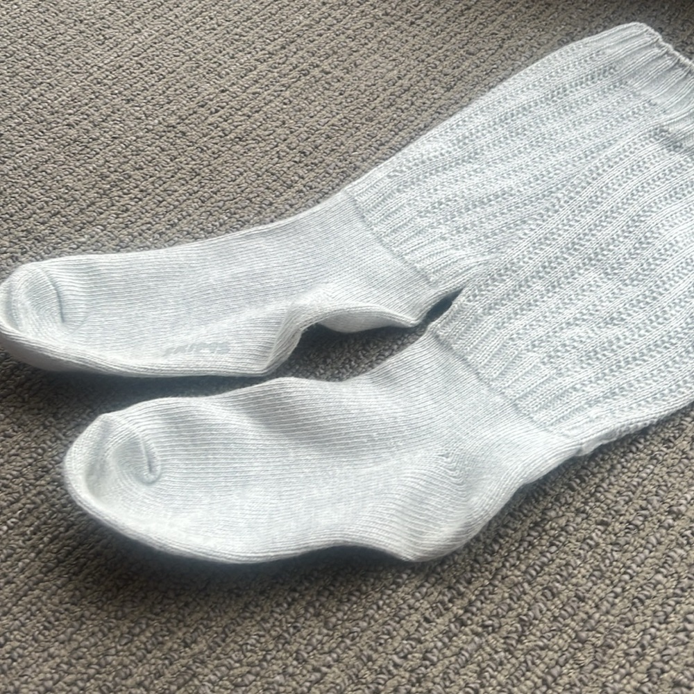 SKIMS Cream Hosiery Socks - Picture 5 of 5